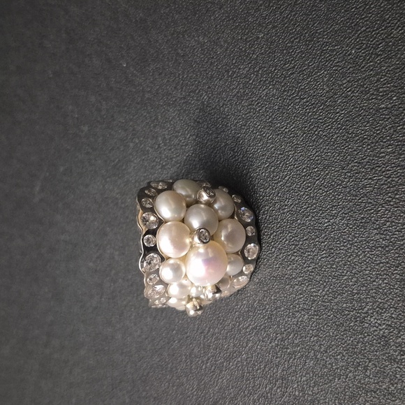 Lustrous Pearl and Silver Cluster Ring - Picture 2 of 6